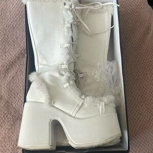 Demonia size 10 US women
